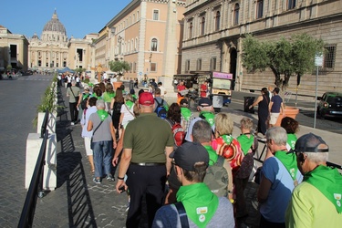 Pilgergruppe unterwegs auf dem Pilgerweg zu St. Peter